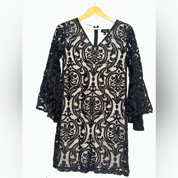 MSK Lace Bell Sleeve Dress - Picture 2 of 4